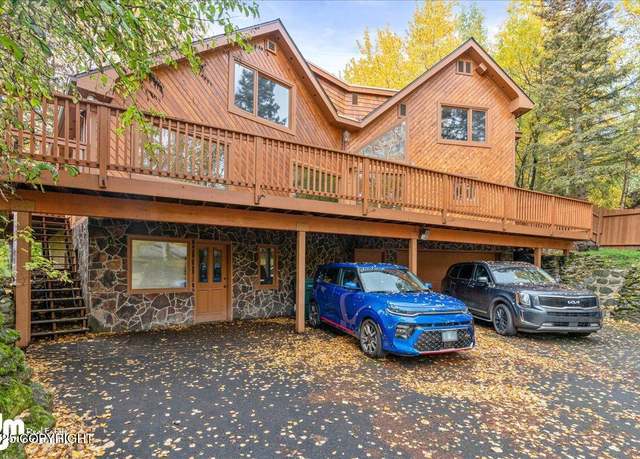 Property at 7634 Wandering Dr, Anchorage, AK 99502, 5 beds, 3.5 baths