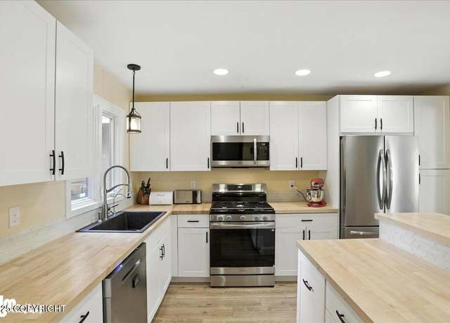 Property at 6622 Lakeway Dr, Anchorage, AK 99502, 3 beds, 3.5 baths