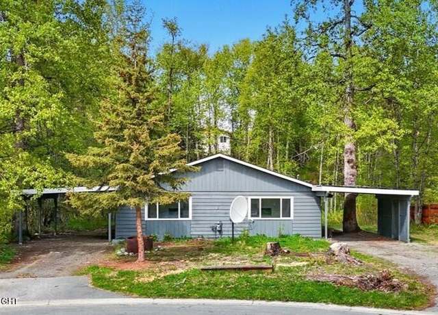 Property at 961 E Dellwood St, Wasilla, AK 99654, 5 beds, 2 baths