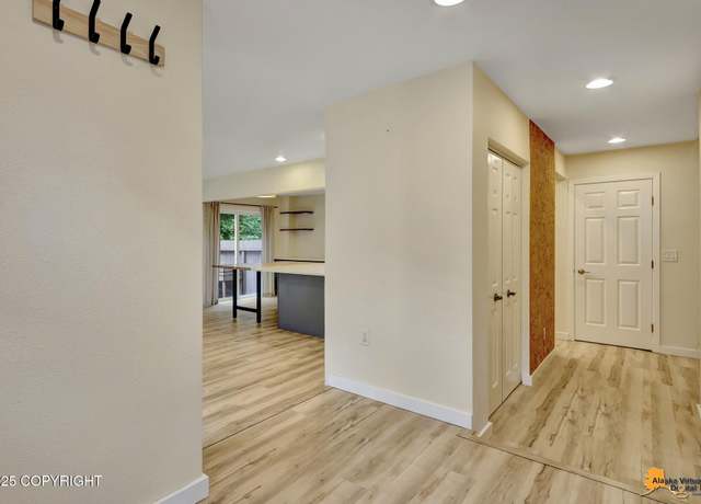 Property at 2224 Daybreak Ct, Anchorage, AK 99501, 4 beds, 3.5 baths