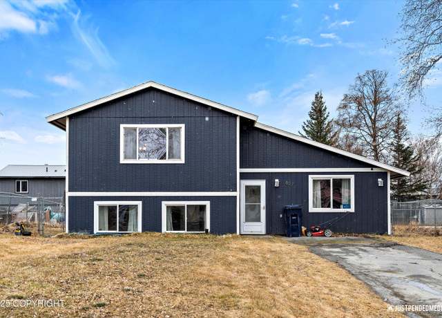 Property at 637 W Fern Ave, Palmer, AK 99645, 3 beds, 1 bath