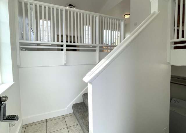 Property at 8930 Joy Cir, Anchorage, AK 99502, 3 beds, 2 baths