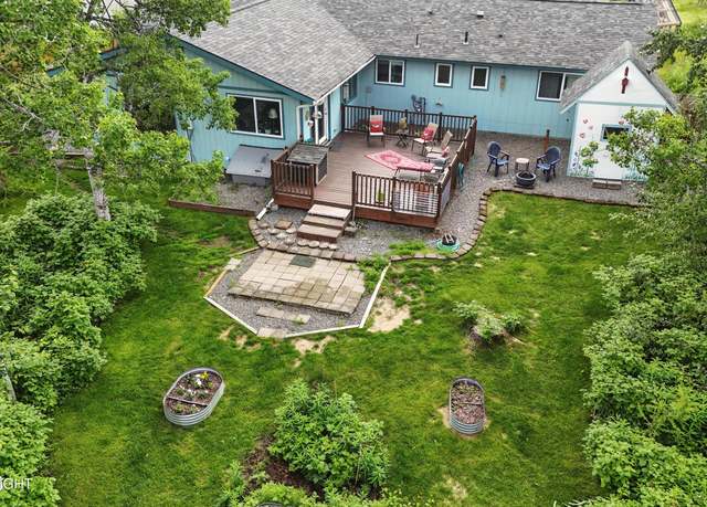 Property at 222 Crest Dr, Soldotna, AK 99669, 3 beds, 1.5 baths