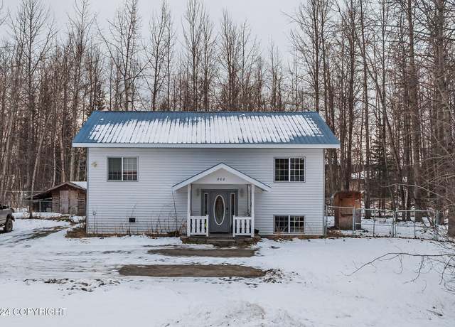 Property at 800 W Spruce Ave, Wasilla, AK 99654, 4 beds, 3 baths