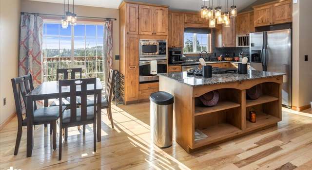 Property at 7908 W Mustafa Cir, Wasilla, AK 99623, 4 beds, 3 baths