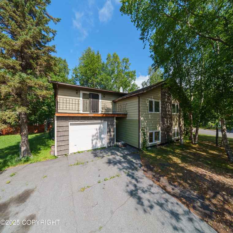 Photo of 10121 Goodnews Ln Anchorage, AK 99515