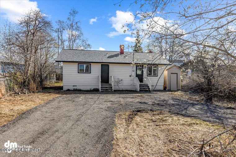 Photo of 1523 Demeure Pl Anchorage, AK 99508