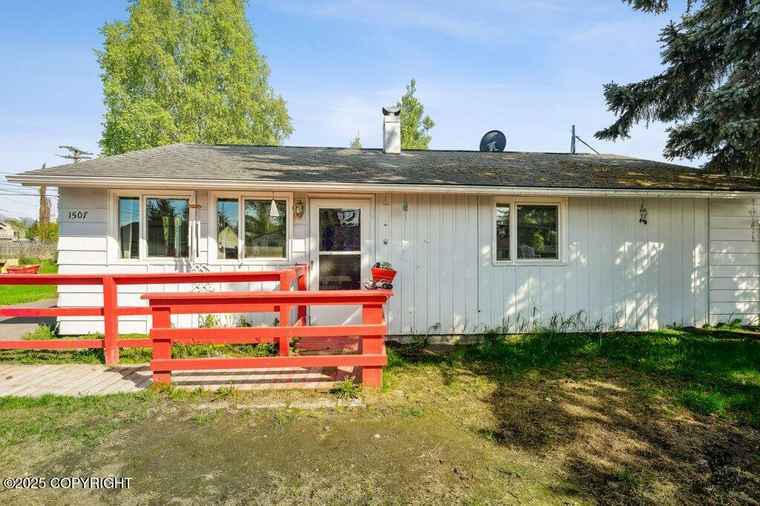Photo of 1507 Elmendorf Dr Anchorage, AK 99504