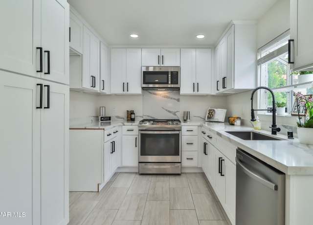 Property at 2711 Stearns St #4, Simi Valley, CA 93063, 3 beds, 2.5 baths