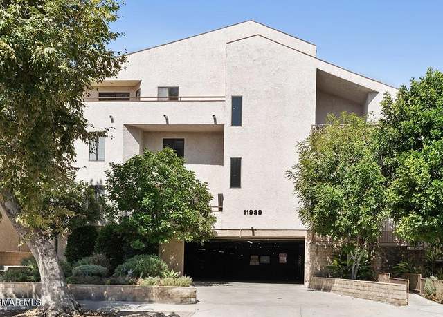 Property at 11939 Weddington St #313, Valley Village, CA 91607, 2 beds, 3 baths