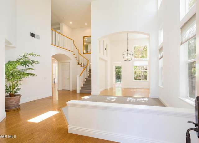Property at 1034 Lambourne Pl, Oak Park, CA 91377, 5 beds, 4.5 baths