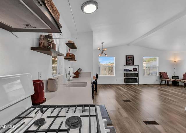 Property at 198 N Skyline Dr #52, Thousand Oaks, CA 91362, 3 beds, 2 baths