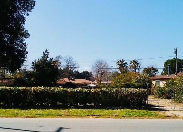 Property at 927 Chestnut Ave, Beaumont, CA 92223