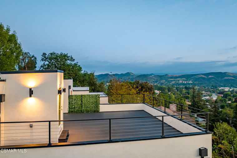 Photo of 28333 Foothill Dr Agoura Hills, CA 91301