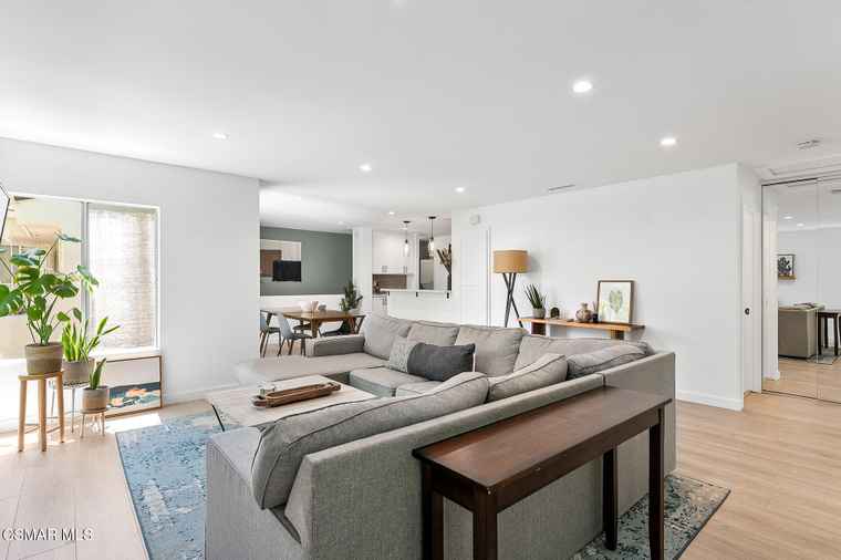 Photo of 647 Via Colinas Thousand Oaks, CA 91362