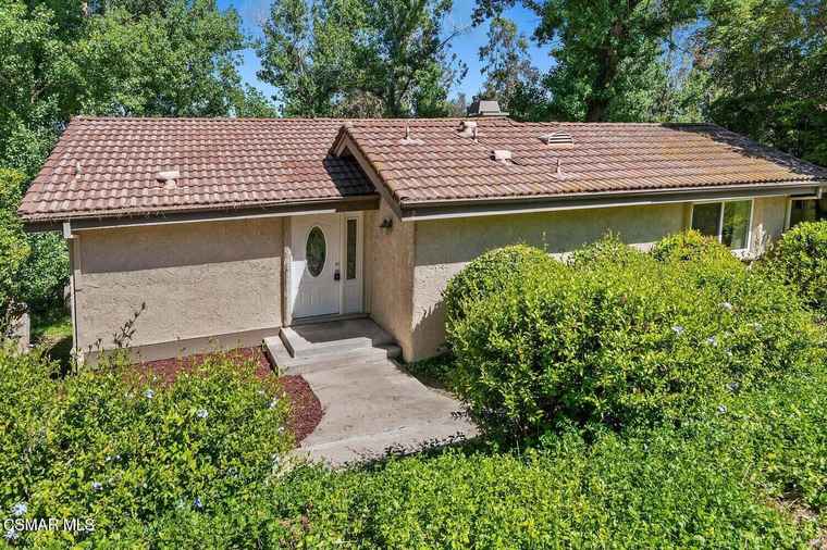 Photo of 12 Sparrowhawk Ln Oak Park, CA 91377