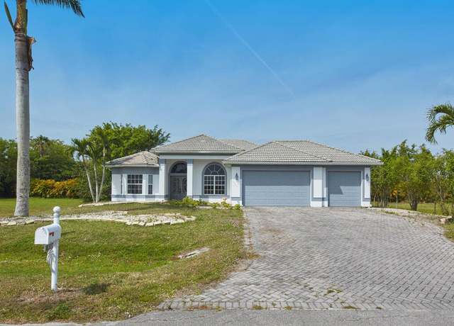 Property at 18307 Royal Hammock Blvd, Naples, FL 34114, 3 beds, 2 baths