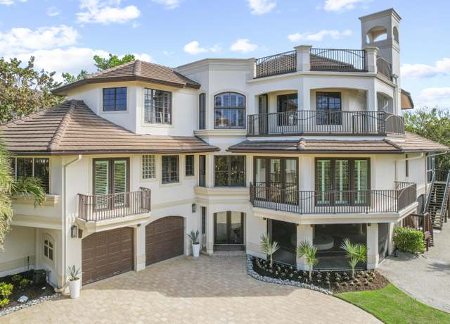 Property at 195 S Beach Dr, Marco Island, FL 34145, 4 beds, 3.5 baths