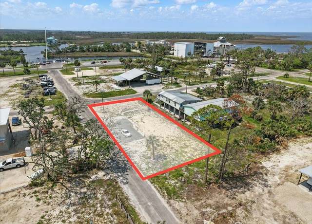 Property at 9 NE First St, Steinhatchee, FL 32359