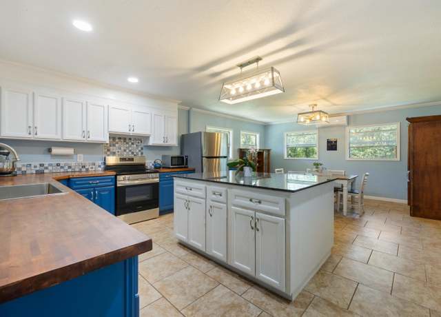 Property at 852 E Buckhorn Trl, Greenville, FL 32331, 4 beds, 4 baths