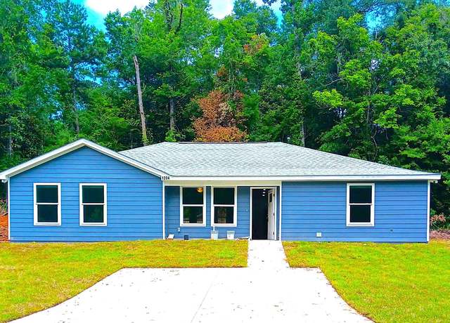 Property at 1143 Hill St, Quincy, FL 32351, 4 beds, 2 baths