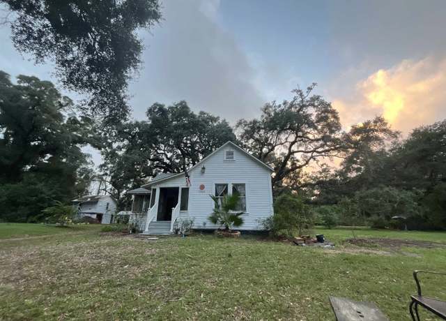 Property at 1532 Country Ln, Tallahassee, FL 32304, 3 beds, 1 bath