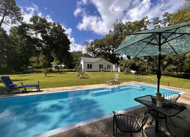 Property at 1532 Country Ln, Tallahassee, FL 32304, 3 beds, 1 bath