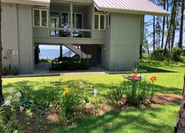 Property at 2488 Highway 98 East, Carrabelle, FL 32322, 3 beds, 2.5 baths