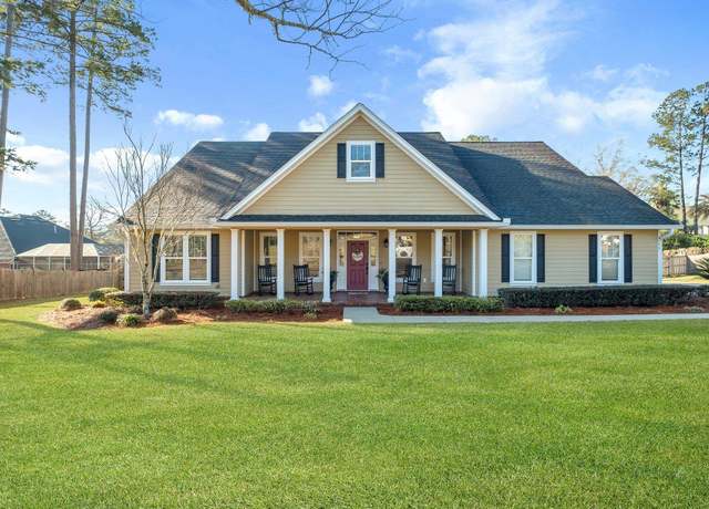 Property at 4571 Forest Ridge Dr, Tallahassee, FL 32309, 4 beds, 3 baths