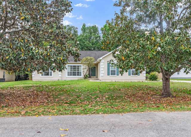 Property at 8827 Sapphire Dr, Tallahassee, FL 32309, 4 beds, 2.5 baths
