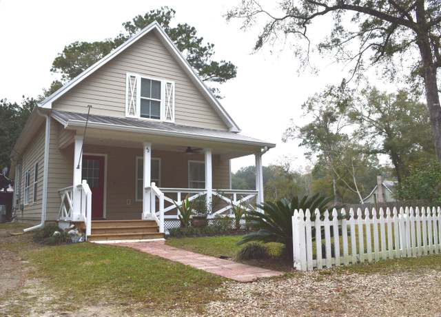 Property at 42 John David Dr, Crawfordville, FL 32327, 3 beds, 2.5 baths