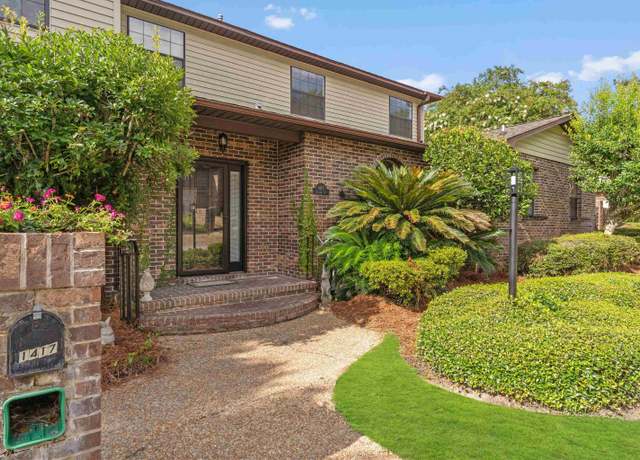 Property at 1417 Denholm Dr, Tallahassee, FL 32308, 3 beds, 2.5 baths