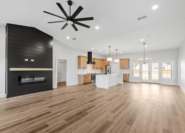 Property at 5 Windsor Way, Crawfordville, FL 32327, 4 beds, 2.5 baths