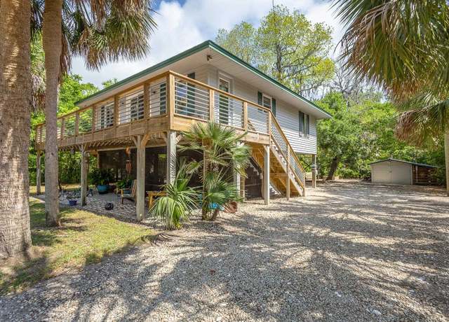 Property at 627 Mariner Cir, Alligator Point, FL, 2 beds, 2 baths
