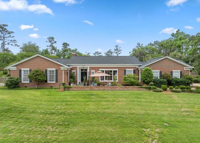Property at 909 Circle Dr, Tallahassee, FL 32301, 4 beds, 3 baths