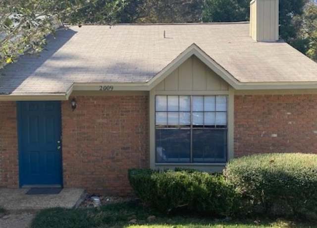 Property at 2009 Gardenbrook Ln, Tallahassee, FL 32301, 2 beds, 2 baths