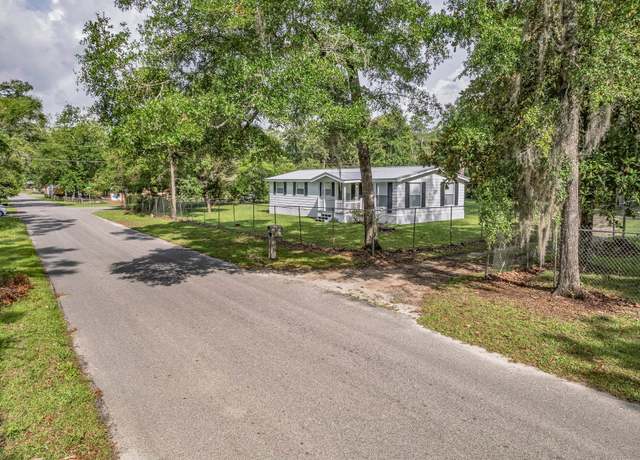 Property at 54 Hickory Ave, Crawfordville, FL 32327, 3 beds, 2 baths