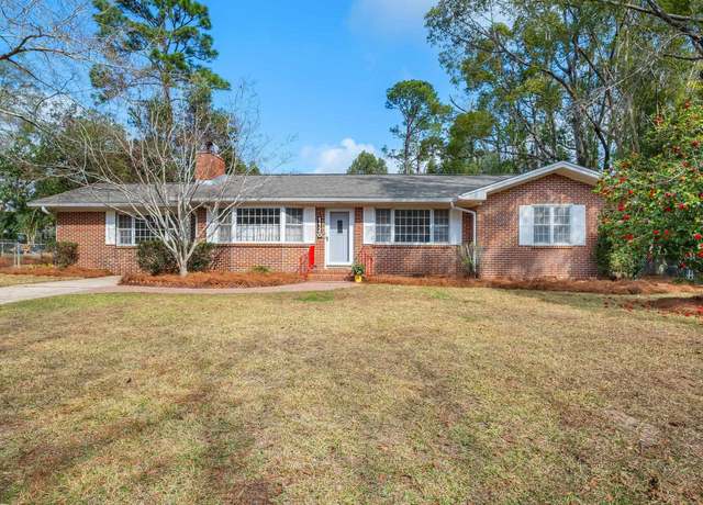 Property at 1120 Sarasota Dr, Tallahassee, FL 32301, 3 beds, 2 baths
