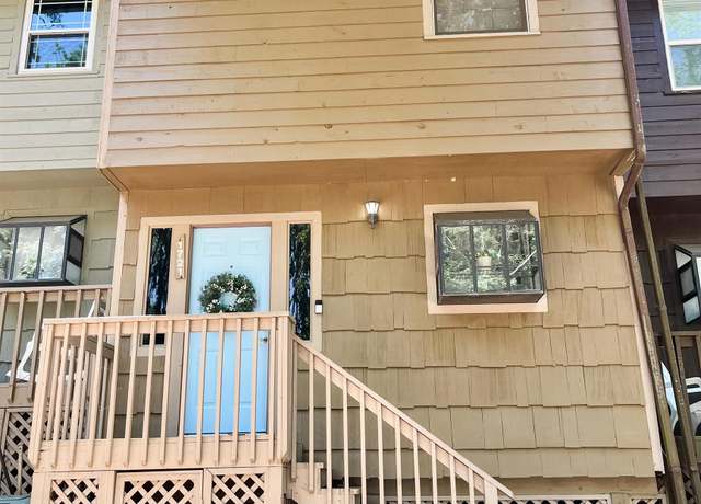 Property at 1721 S Beechwood Cir, Tallahassee, FL 32301, 2 beds, 2.5 baths