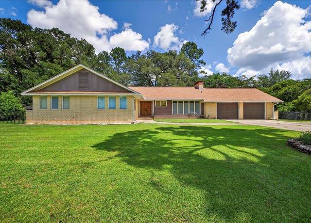 Property at 1206 Sarasota Dr, Tallahassee, FL 32301, 3 beds, 2 baths