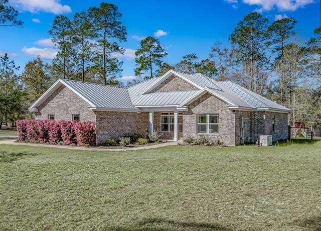 Property at 24 Dixie Dr, Crawfordville, FL 32327, 4 beds, 3 baths