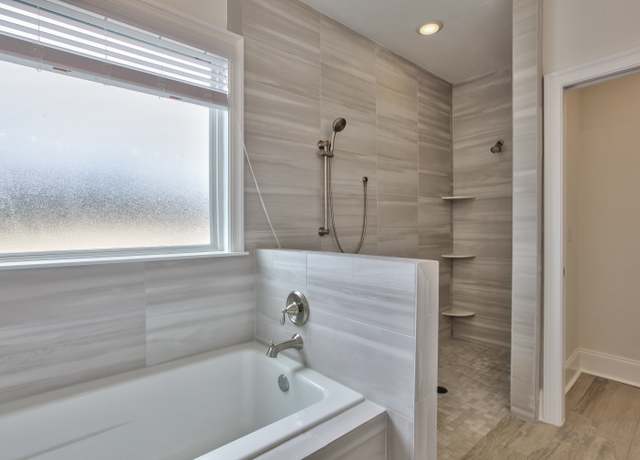 Property at 1403 Summerbrooke Dr, Tallahassee, FL 32312, 3 beds, 2.5 baths