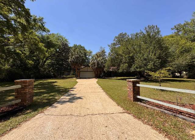 Property at 6718 Ivy Chase Ln, Tallahassee, FL 32305, 3 beds, 2 baths