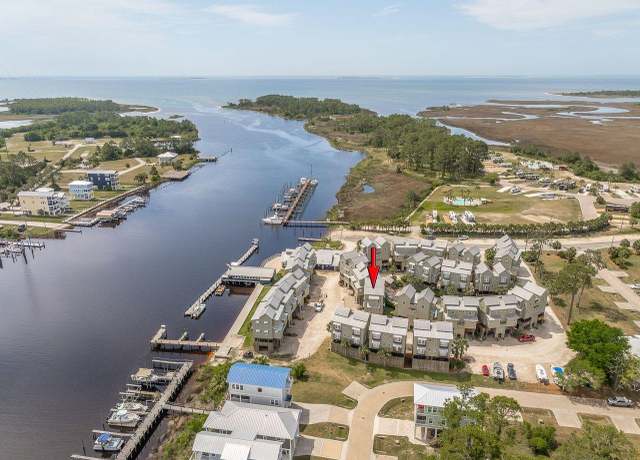Property at 377 Pirates Landing Dr, Carrabelle, FL 32320, 1 bed, 2 baths