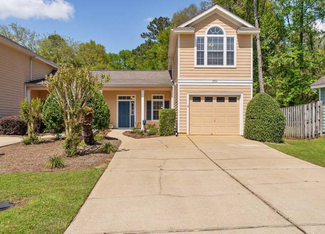 Property at 2711 Laurelwood Ln, Tallahassee, FL 32308, 3 beds, 2 baths