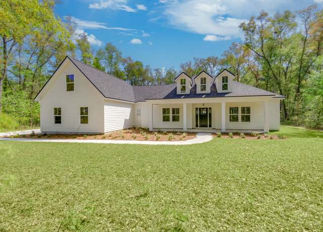 Property at 95 Country Club Dr, Crawfordville, FL 32327, 4 beds, 2.5 baths