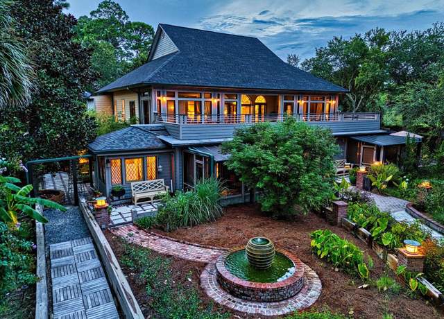 Property at 2285 W Hwy 98, Carrabelle, FL 32322, 6 beds, 6.5 baths