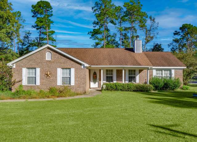 Property at 4 Country Way, Crawfordville, FL 32327, 3 beds, 2 baths