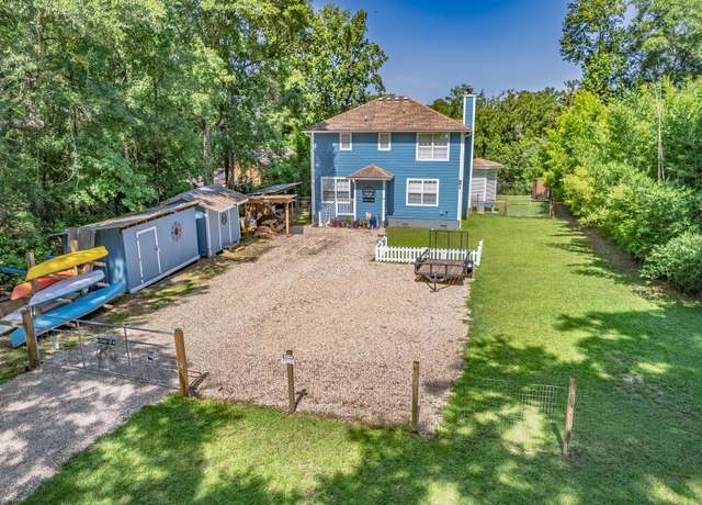 Property at 84 N Easy St, Sopchoppy, FL 32358, 3 beds, 2.5 baths