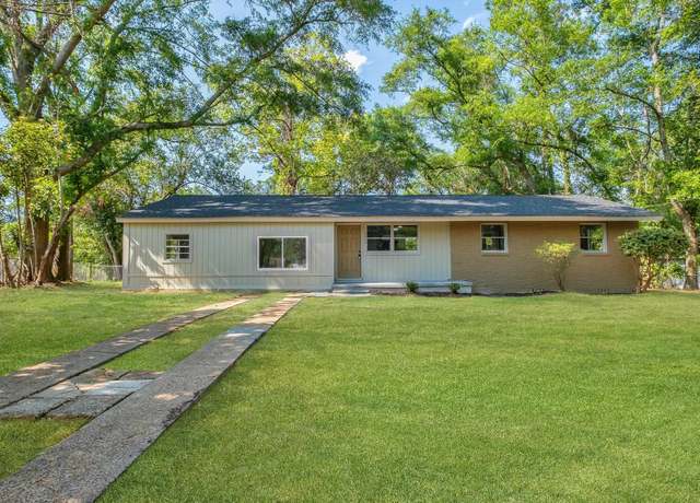 Property at 2212 Berkshire Dr, Tallahassee, FL 32304, 5 beds, 2 baths